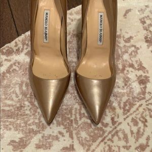Manolo Blahnik Bb Gold/Champagne Patent 40